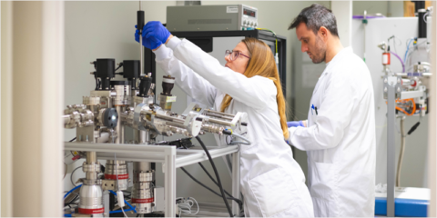 CIC energiGUNE fabrica un ánodo metálico de sodio de siete micras de espesor bajo el proyecto Topsides