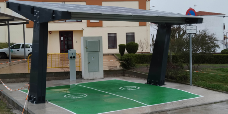 Punto de recarga de vehículos eléctricos en Cáceres.