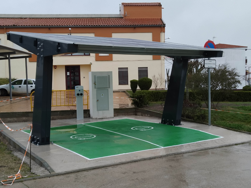 Punto de recarga de vehículos eléctricos en Cáceres.