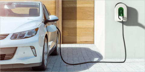 El cargador inteligente de vehículos eléctricos Schneider Charge mejora la gestión energética de los hogares