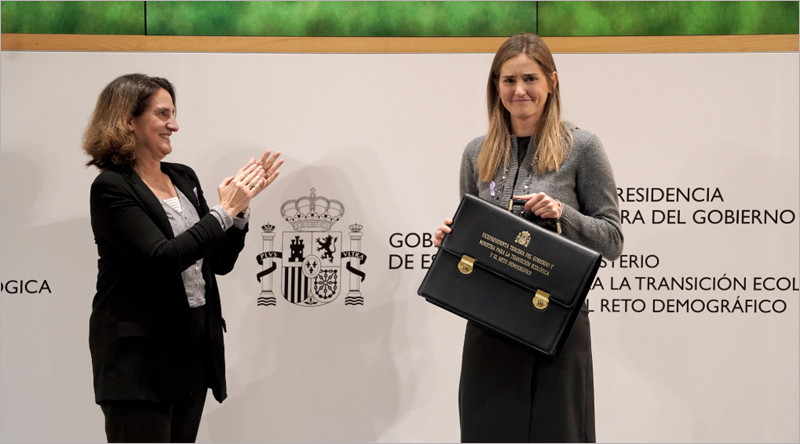 ara Aagesen, ha recibido este lunes la cartera de manos de su predecesora, Teresa Ribera