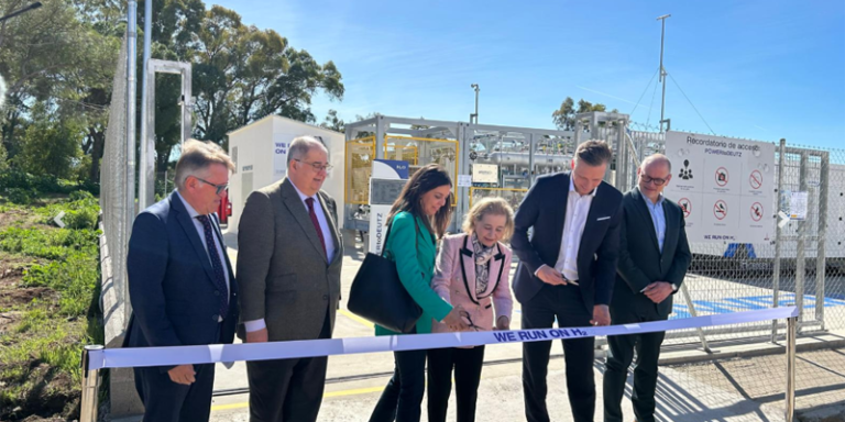 Varias autoridades acudieron al acto de inauguración de la nueva planta renovable en Zafra.