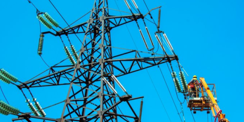 La IEA analiza en un informe las barreras para el desarrollo de la red de transporte de electricidad