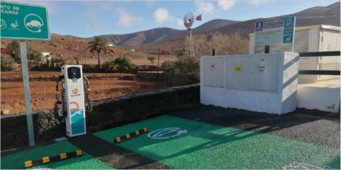 Formalizado el contrato para el servicio de recarga de vehículos eléctricos en Fuerteventura