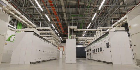 SIN01 aprovecha los servicios de centros de datos, energía, software y consultoría de Schneider Electric