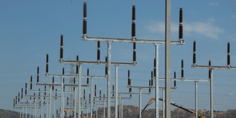 Red Eléctrica avanza en la ejecución de la subestación Saguntum 220 kV con el montaje electromecánico