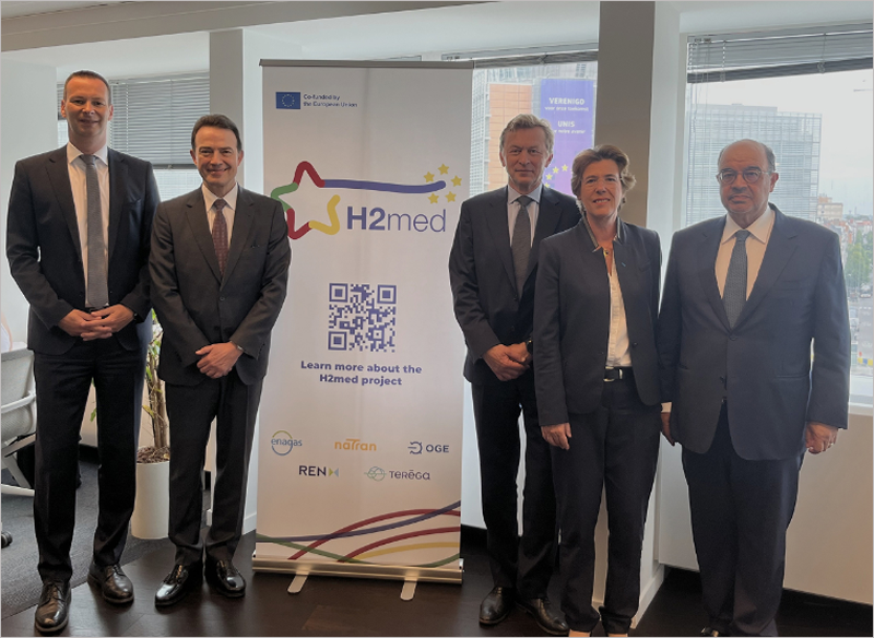 Imagen tomada el 24 de junio en una visita a la Comisión Europea de los consejeros delegados de los operadores que forman el consorcio del corredor europeo H2med