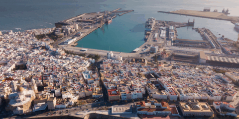 Los puertos europeos se preparan para el suministro de energía eléctrica en tierra con un lento despliegue