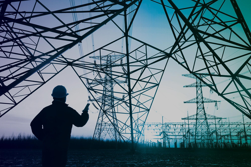 operario de la red eléctrica