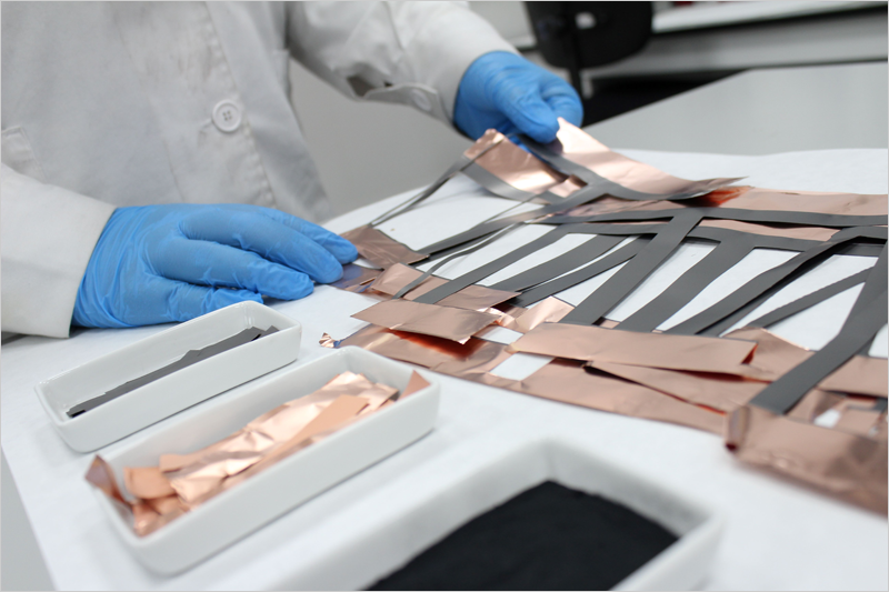 El proyecto Recilion logra reciclar baterías de litio recuperando grafito y metales para fabricar nuevos componentes