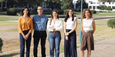 Investigadores de la UCO transforman lodos de depuradora en baterías de azufre más eficientes