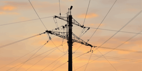 Málaga adjudica por 12,2 millones de euros el acuerdo marco de suministro eléctrico renovable