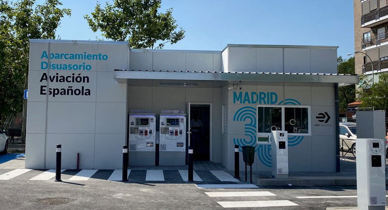 Marquesinas fotovoltaicas en el aparcamiento disuasorio de Aviación Española para el autoabastecimiento de EMT Madrid y los vecinos