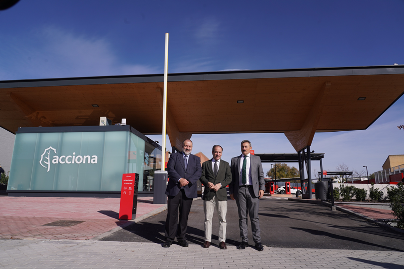 Inaugurada la electrolinera pública de Vicálvaro