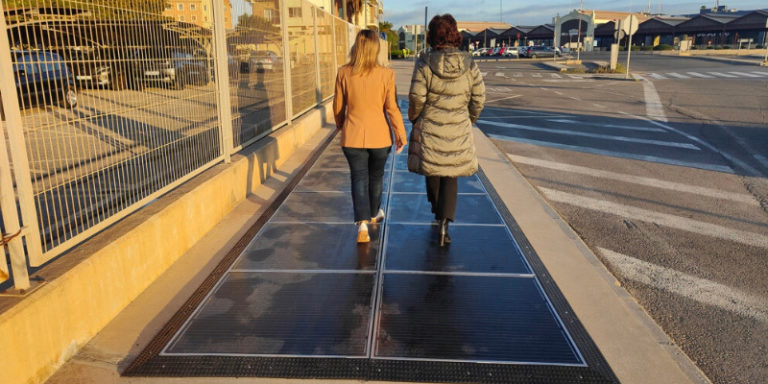 paneles solares transitables en el Puerto de Valencia