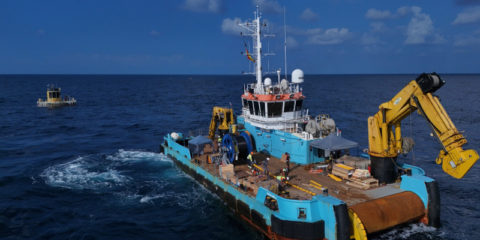 El laboratorio flotante offshore HarshLab se conecta a la red eléctrica