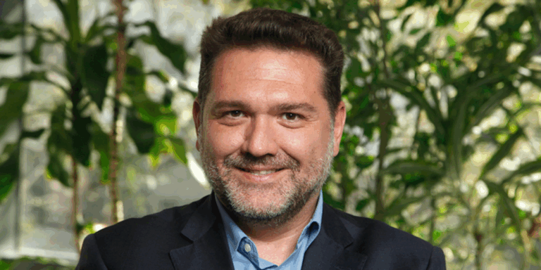 Raúl Escamilla, Business Development Manager Power System en Schneider Electric