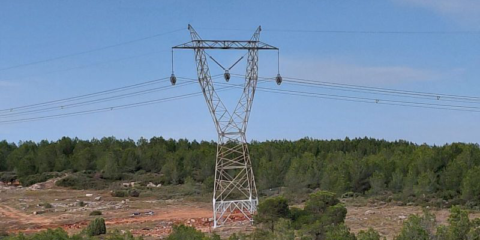 La repotenciación de la línea Godelleta-Requena refuerza el suministro eléctrico en Valencia