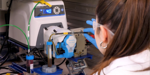 La Universidad de Burgos desarrolla un método más eficiente para reciclar baterías de coches eléctricos