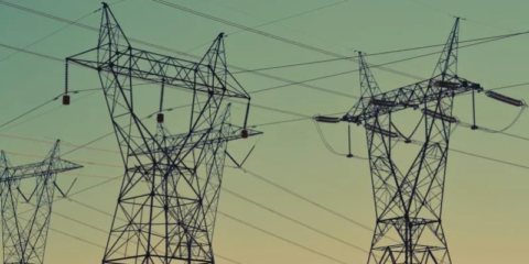 Proyecto de simulación avanzada para analizar apoyos anti cascada en la red eléctrica