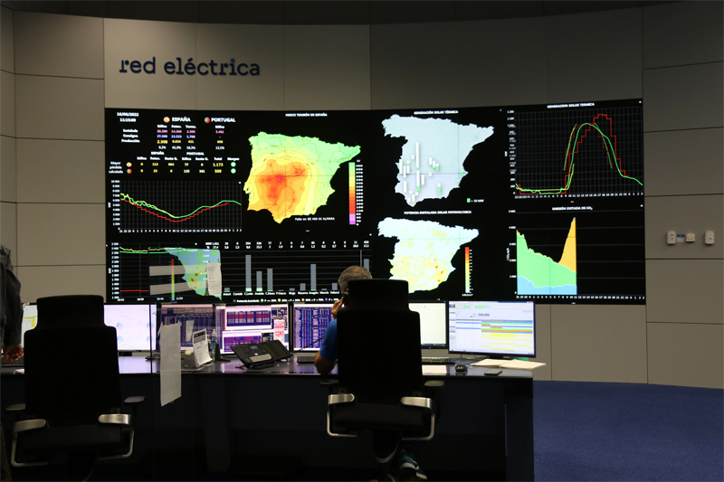 El Centro de control de energías renovables de Red Eléctrica integra más de 1.346 TWh de generación eólica y solar en sus veinte años de actividad