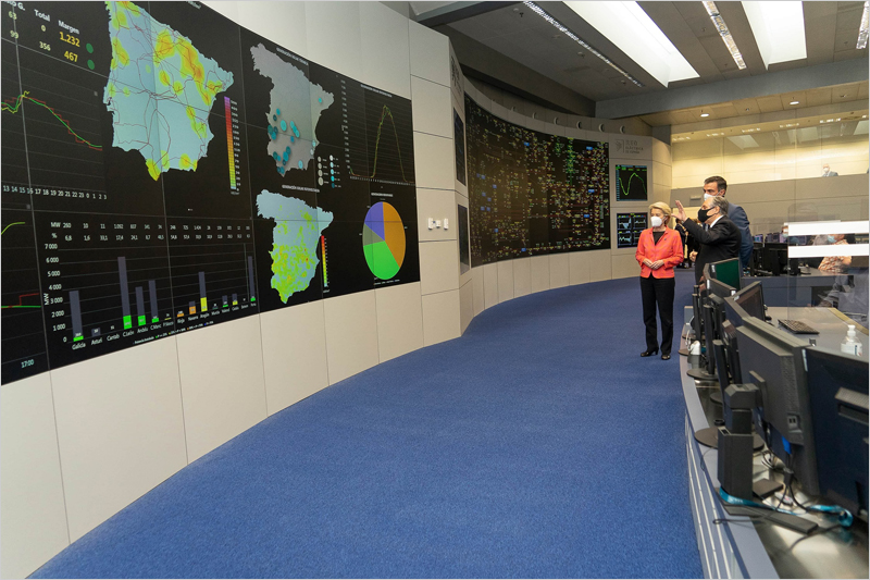 En 2005, el sistema eléctrico peninsular contaba con 9.654 MW de potencia eólica frente a los 32.833 MW instalados a mayo de 2026.