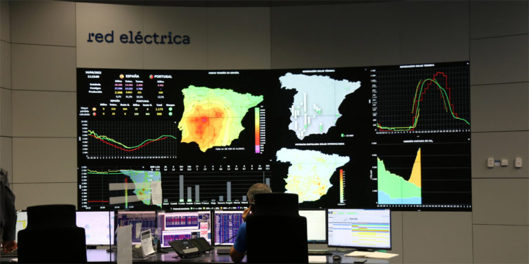 El Centro de control de energías renovables de Red Eléctrica integra más de 1.346 TWh de generación eólica y solar en sus veinte años de actividad