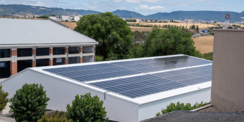 Autoconsumo y gestión inteligente de la demanda en una comunidad energética escolar en Navarra