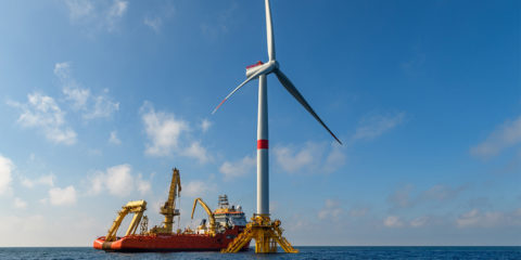 Redes eléctricas, regulación e infraestructuras, claves para acelerar la eólica marina en el Mediterráneo