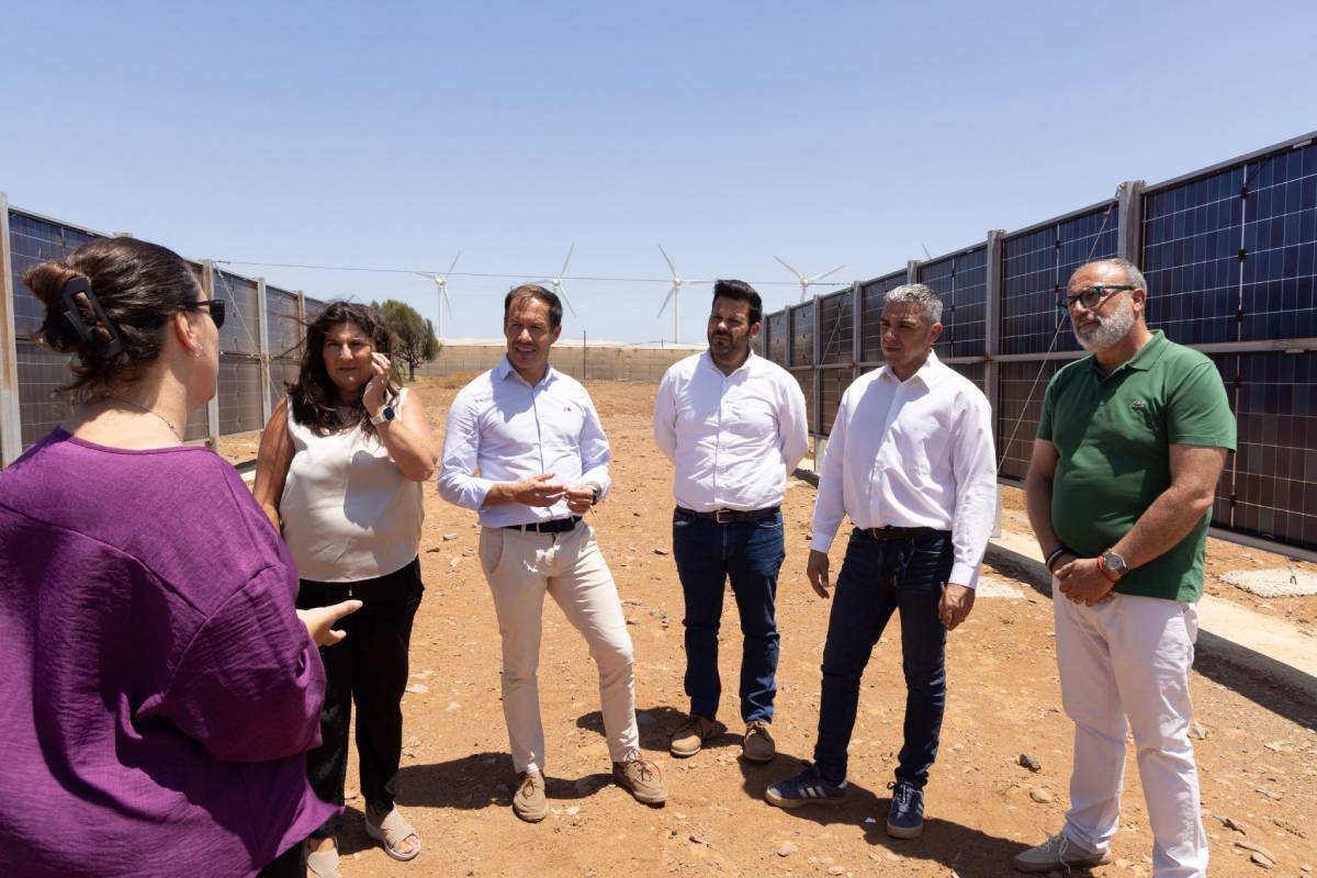 Los consejeros destacaron en su visita que este tipo de proyectos permiten seguir fortaleciendo la colaboración entre transición energética e innovación agraria.
