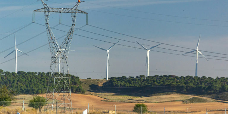 Luz verde al nuevo marco para invertir 17.900 millones de euros adicionales en redes eléctricas