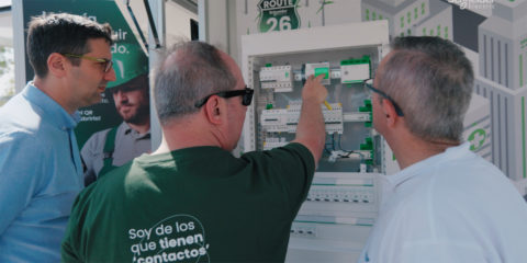 Schneider Electric cierra la Ruta 26 tras reunir a más de 3.000 profesionales del sector eléctrico