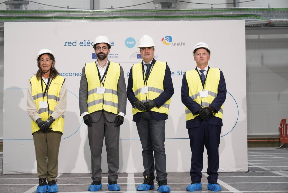 El secretario de Estado de Energía y el consejero delegado de Redeia visitan las obras de la interconexión con Francia por el Golfo de Bizkaia