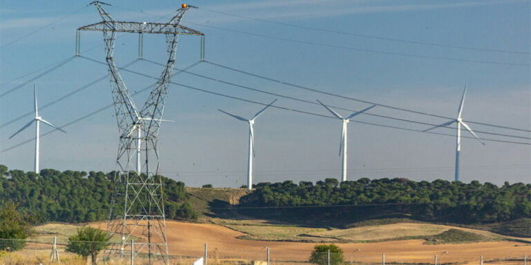 Se proponen modificaciones técnicas a la operativa del sistema eléctrico para aumentar las opciones de ahorro de los consumidores