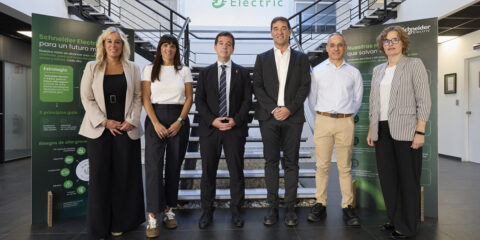 La planta de Schneider Electric en Puente la Reina incorporará la producción de nuevos conectores