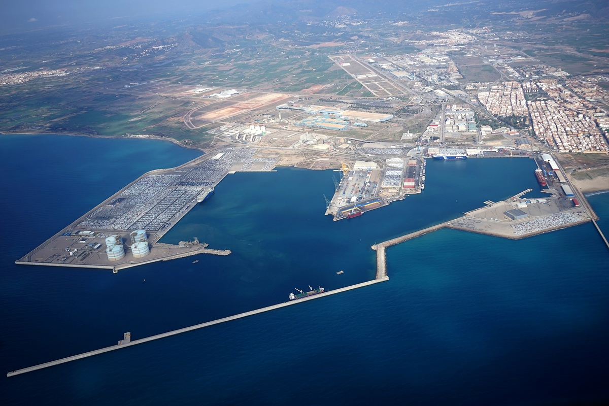Valenciaport adjudica la dirección de obra para integrar generación fotovoltaica flotante y undimotriz en sus redes eléctricas