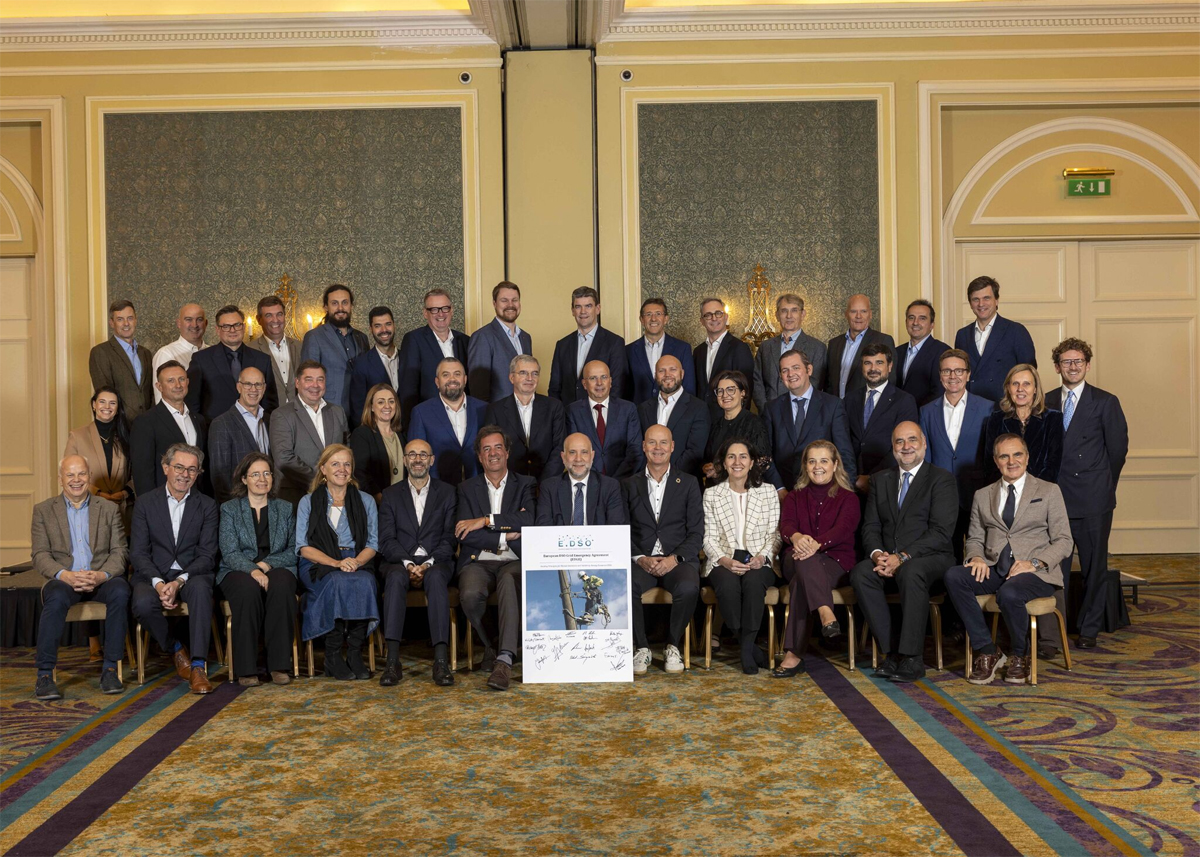 Firma ceremonial del acuerdo EDGE de E.DSO en Dublín para reforzar la cooperación eléctrica ante emergencias climáticas