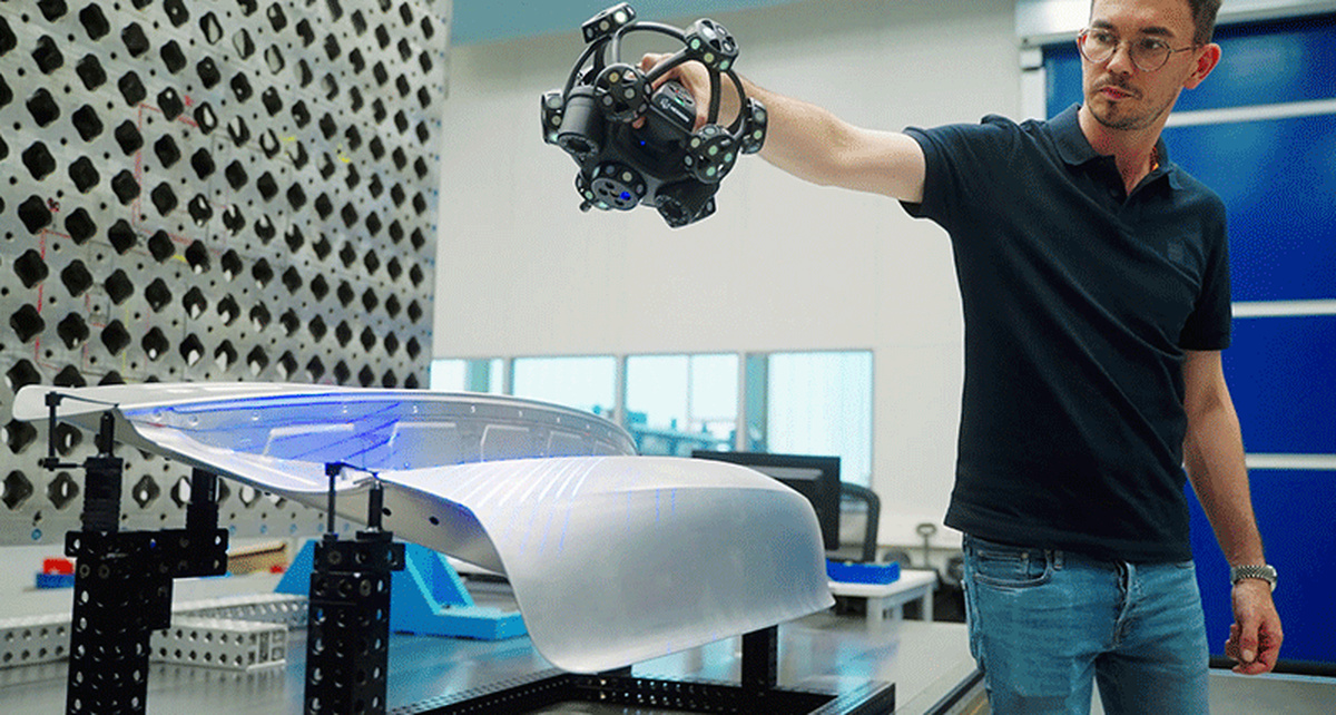 Escáner 3D inalámbrico HYPERSCAN SR de Hexagon para metrología portátil e inspección industrial in situ
