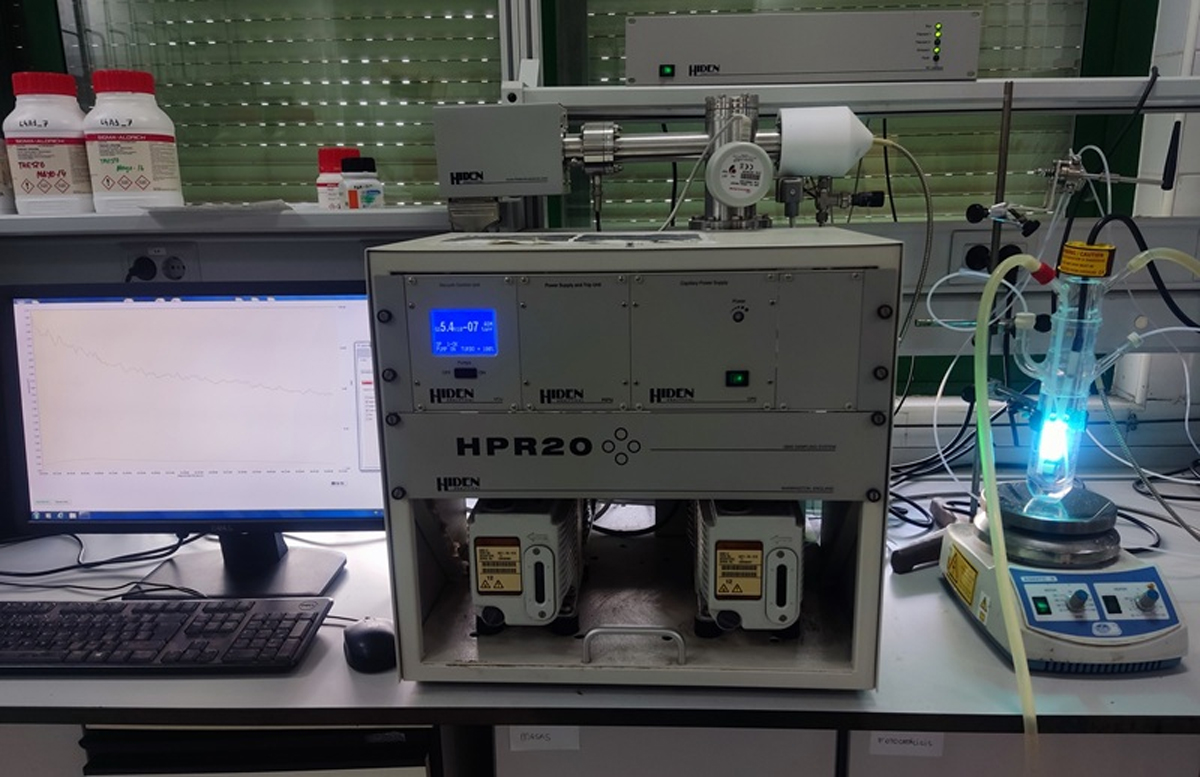 La UCO optimiza fotocatalizadores para mejorar la producción de hidrógeno verde con energía solar